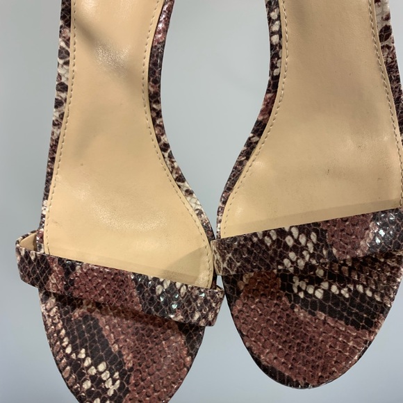 Vince Camuto Snake print leather strapped sandals - Picture 6 of 8
